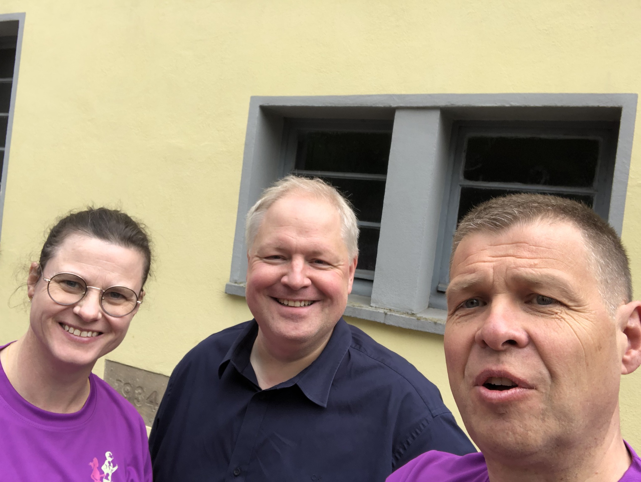 Selfie mit Organisatoren: v.l. Sandra Keil, Daniel Weiss und Pfarrer Stefan Bürger