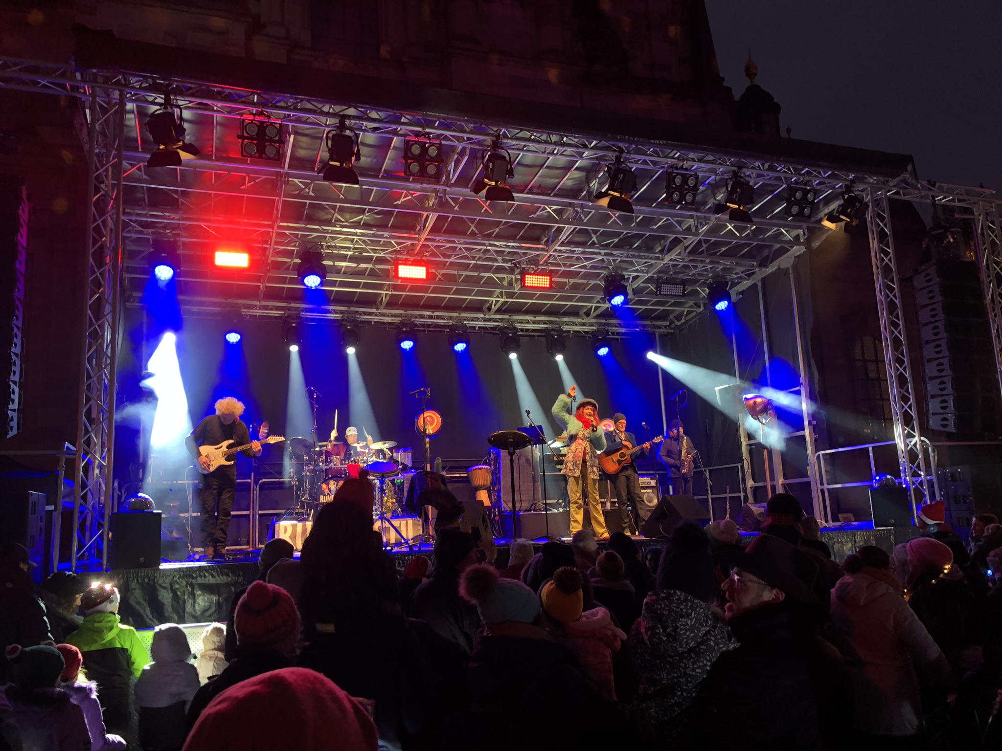 4000 Menschen vor der Bühne von Rumpelstil