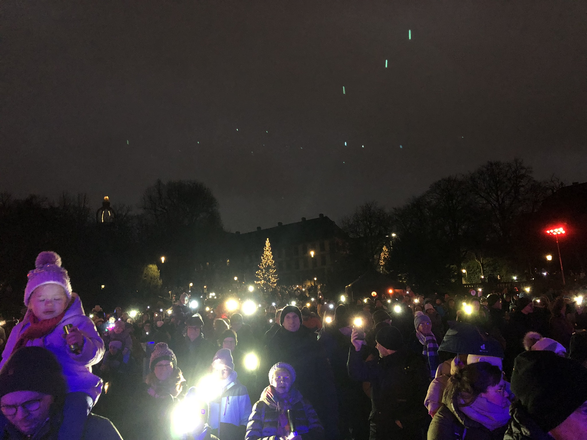 Viele Taschenlampen-Lichter