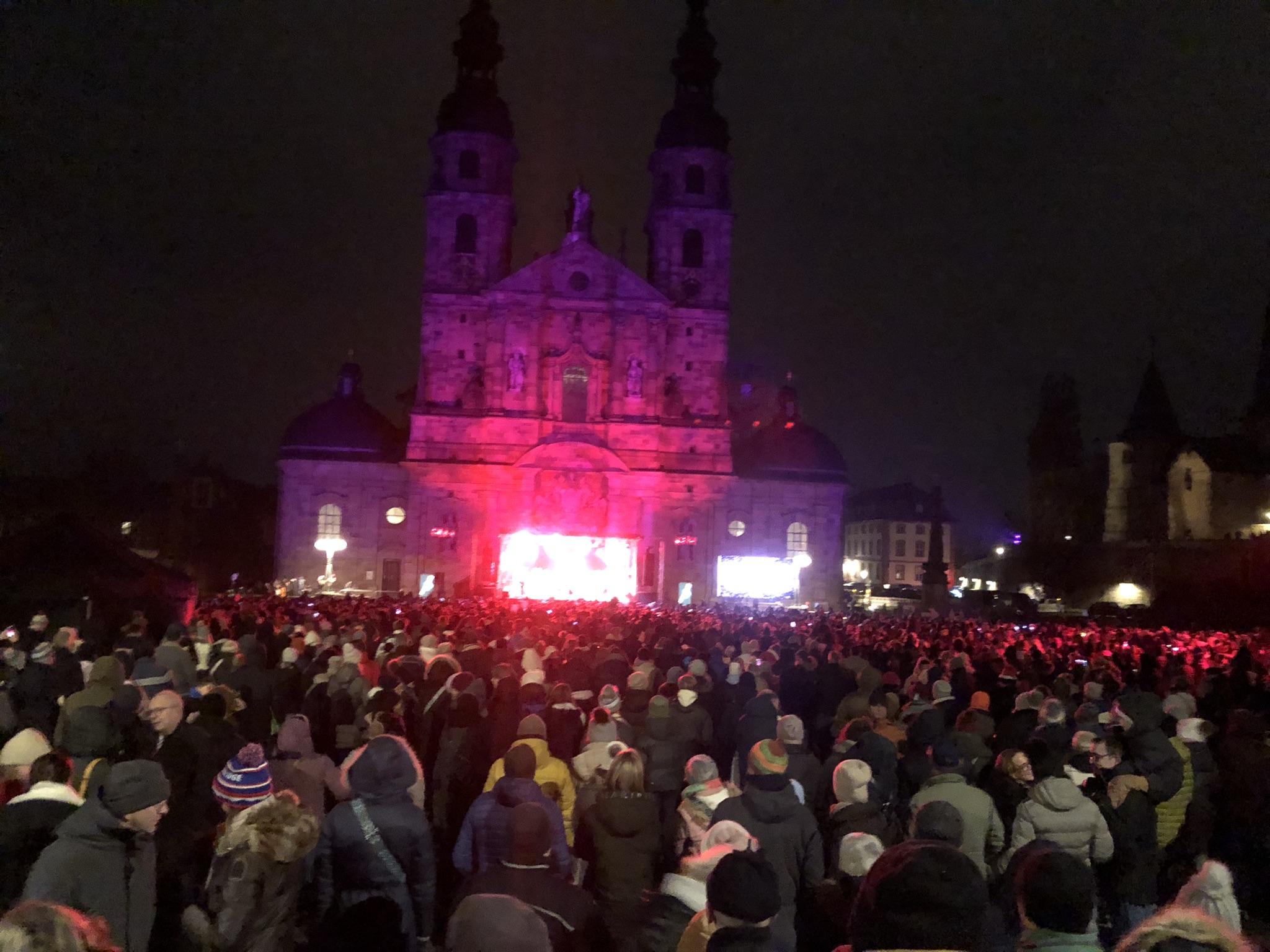 Weihnachtssingen 2024: Über 10.000 Menschen auf dem Domplatz