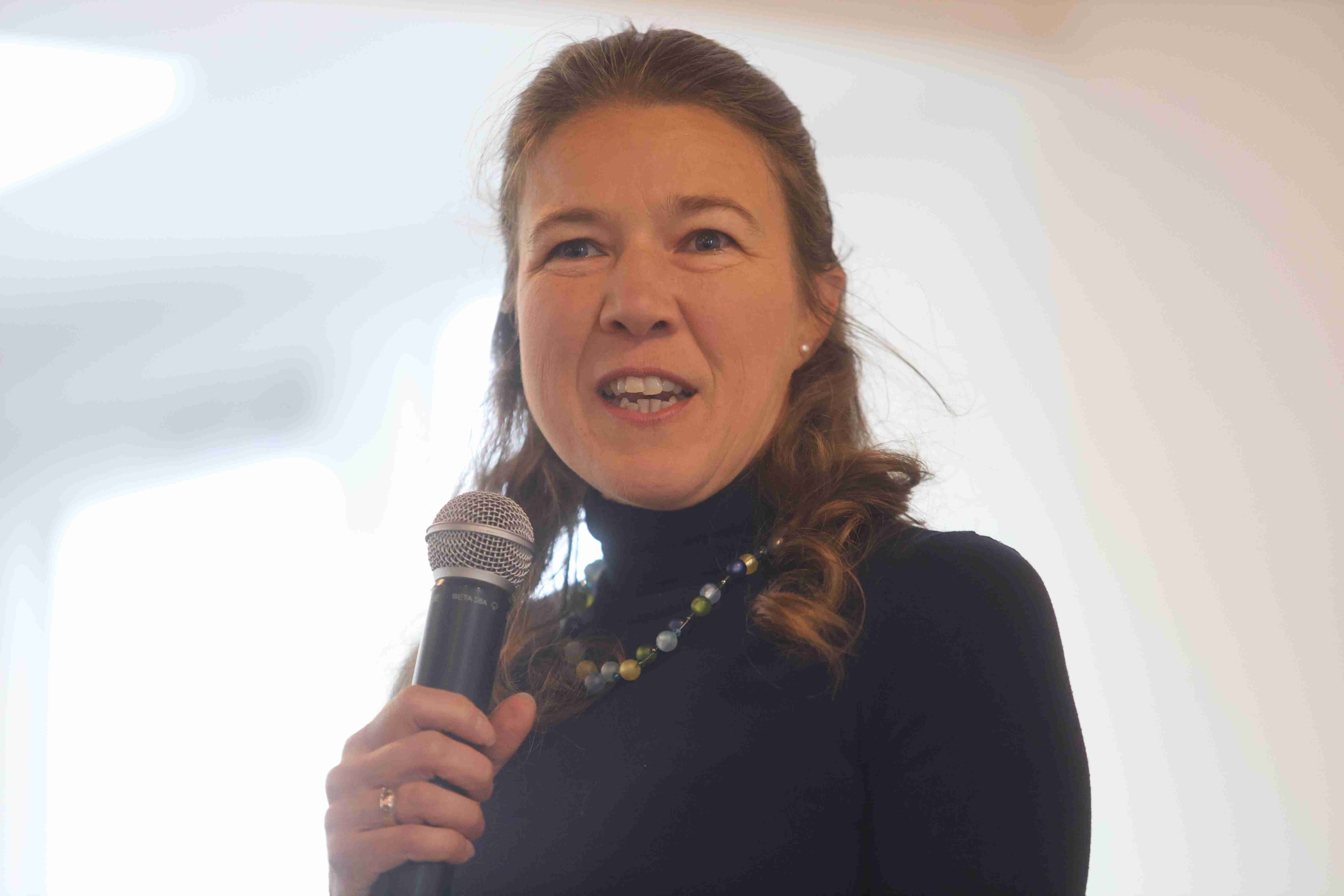 Moderatorin Daniela Kirchner