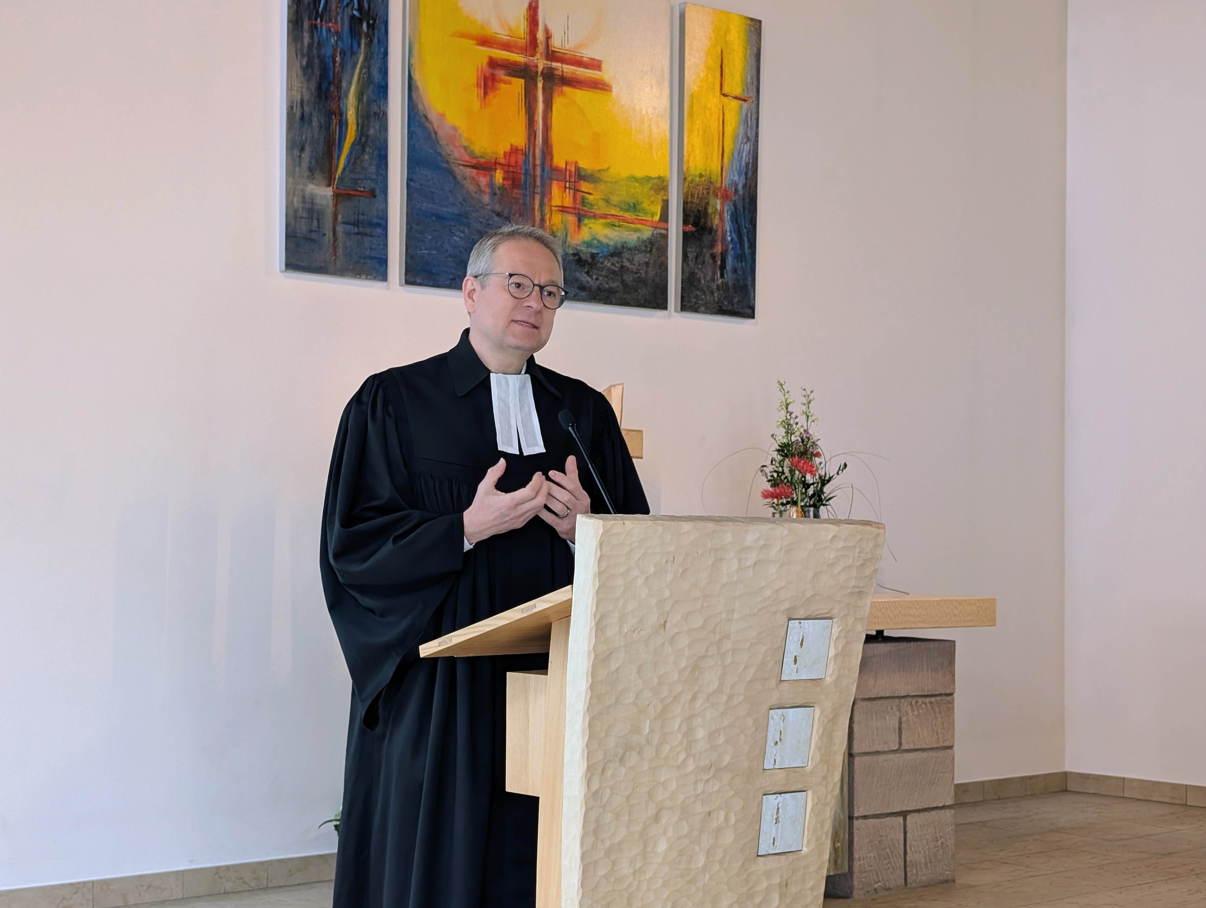 Dekan Dr. Thorsten Waap bei seiner Predigt