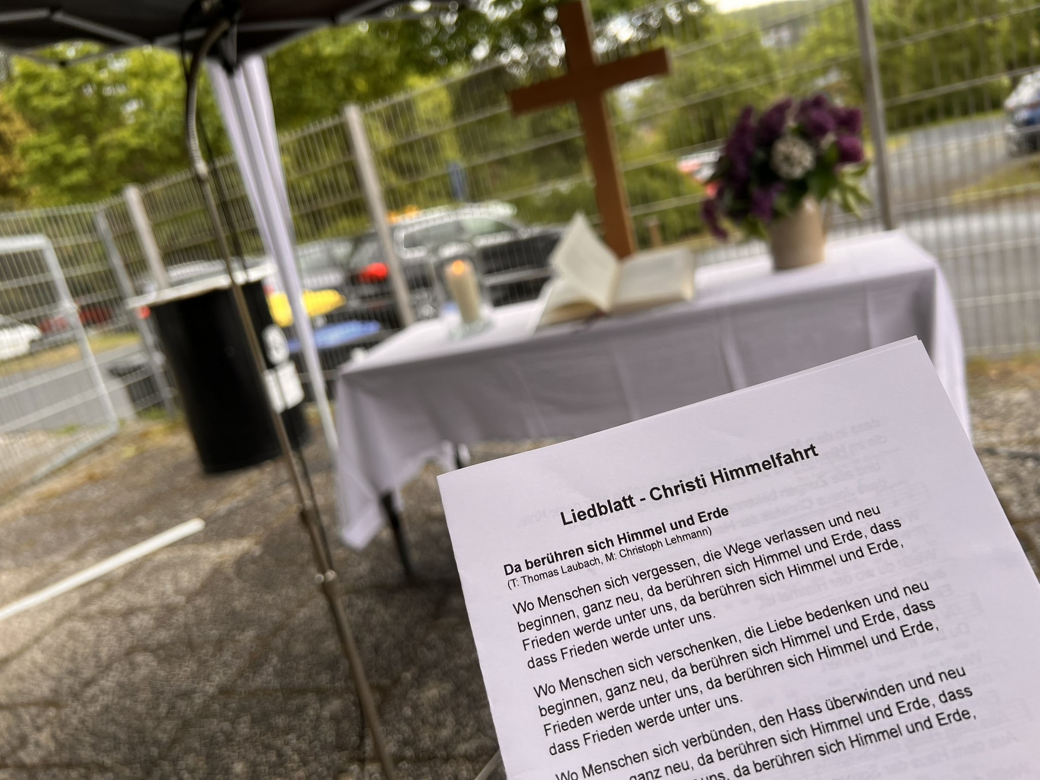 "Macht es gut! Seid eins" - Himmelfahrtsgottesdienst auf Sportplatz Gl&auml;serzell