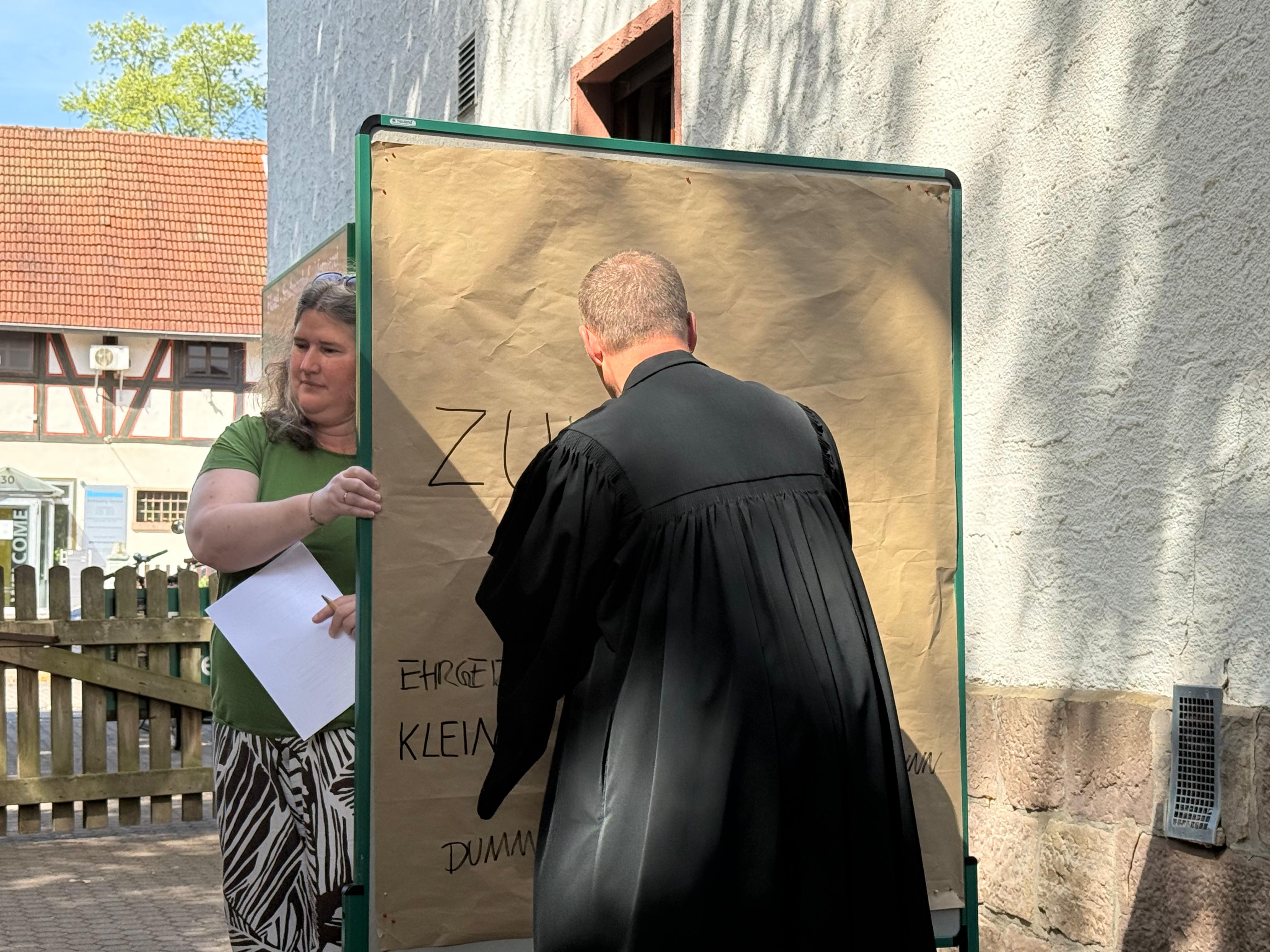 Aus ZU klein, dünn wird bei Bartimäus und uns durch Jesus ...
